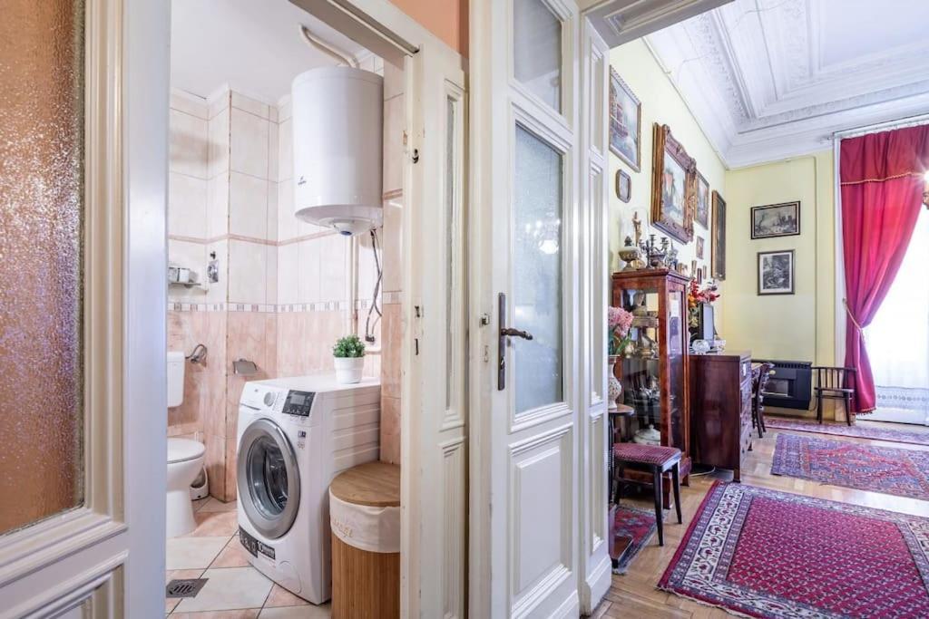 Jozsef-Corvin Central Budapeste Exterior foto