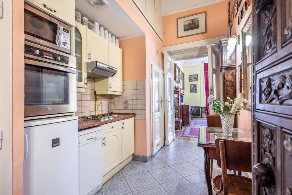 Jozsef-Corvin Central Budapeste Exterior foto